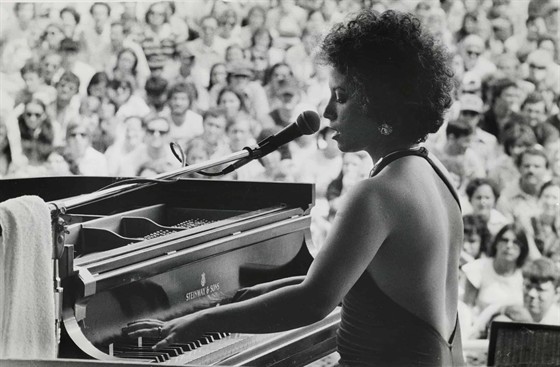 Janis_Ian_1975_photo_by_Peter_Cunningham_optimized_1000